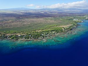 A coral reef spans the Puakō, Hawai‘i coastline.