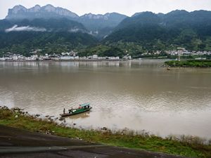 On the Shore of the Yangtze River